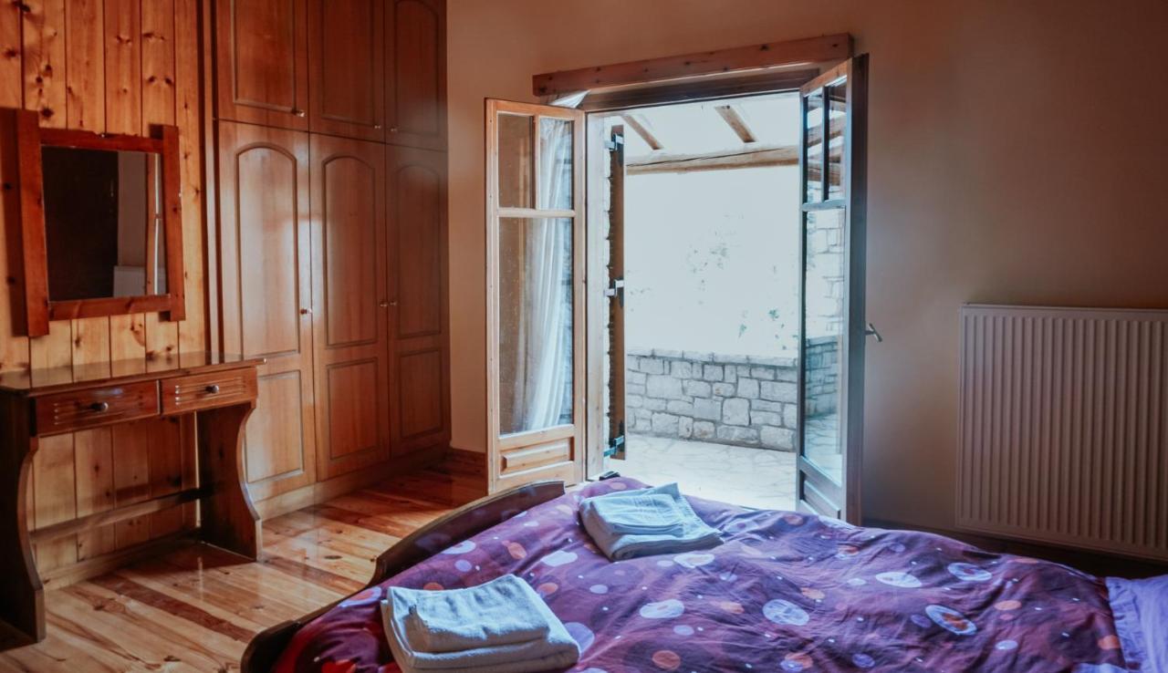 Mezonetes Helmos Apartment Ano Lousoi Ngoại thất bức ảnh