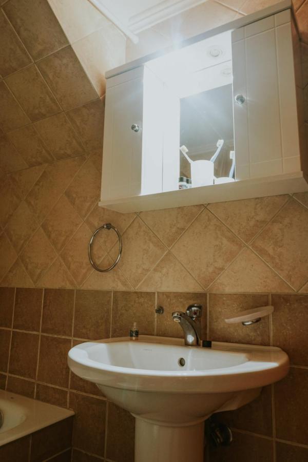 Mezonetes Helmos Apartment Ano Lousoi Ngoại thất bức ảnh